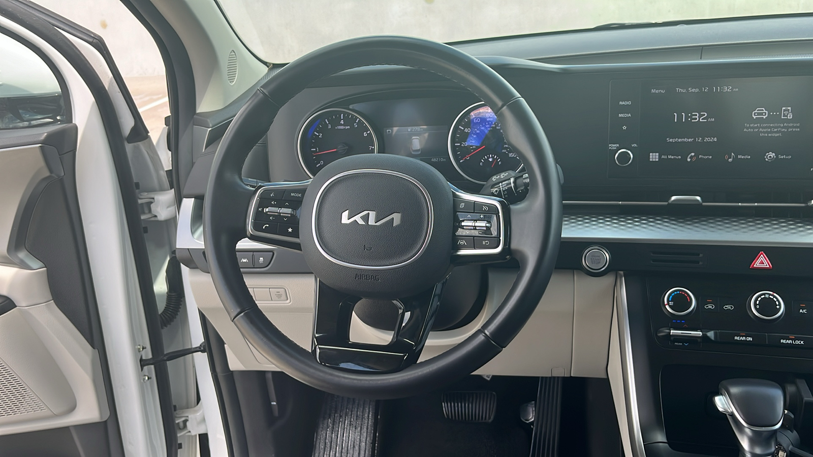 2023 Kia Carnival LX 27