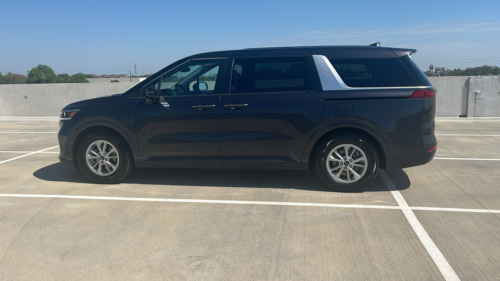 2023 Kia Carnival LX 9