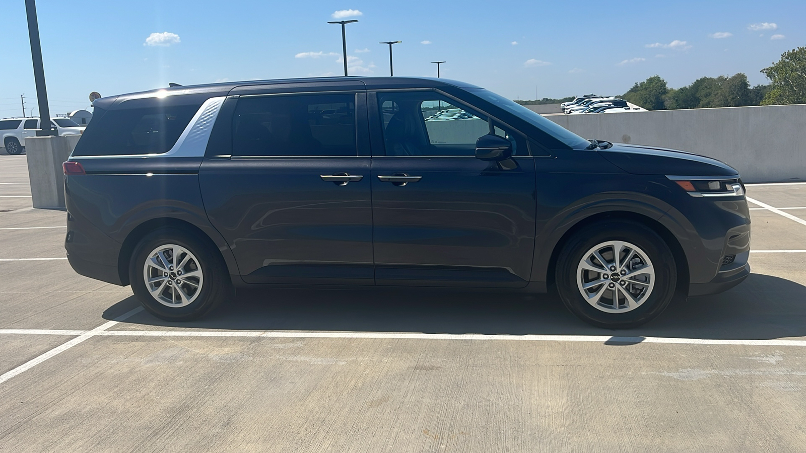 2023 Kia Carnival LX 13