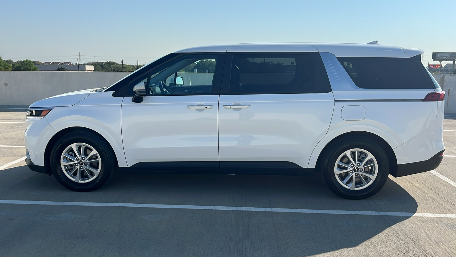 2023 Kia Carnival LX 8