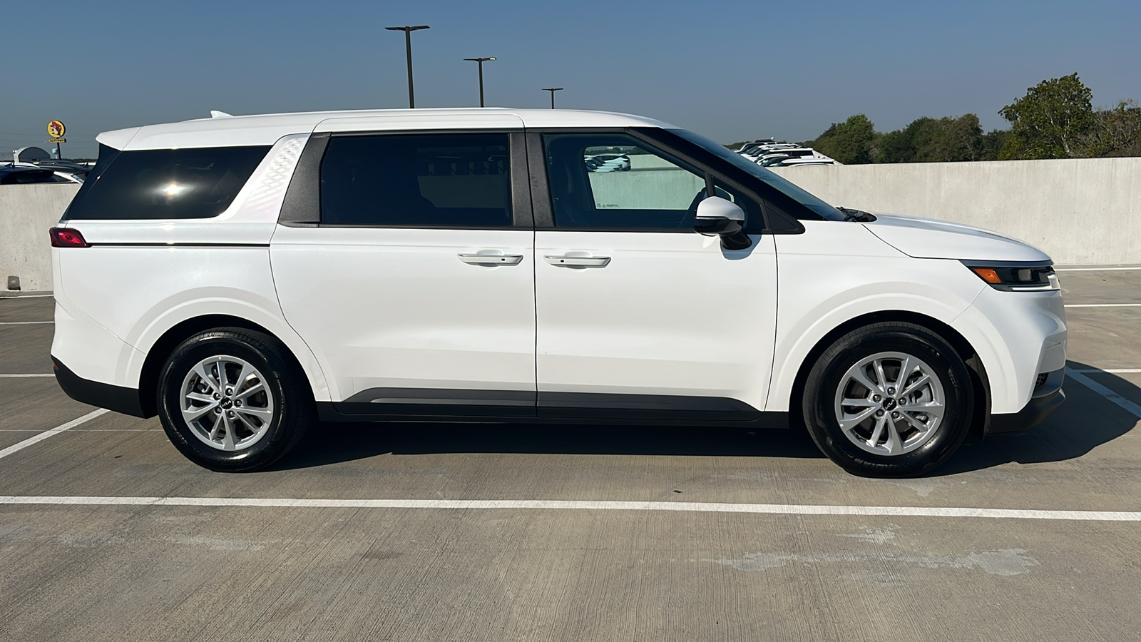 2023 Kia Carnival LX 12