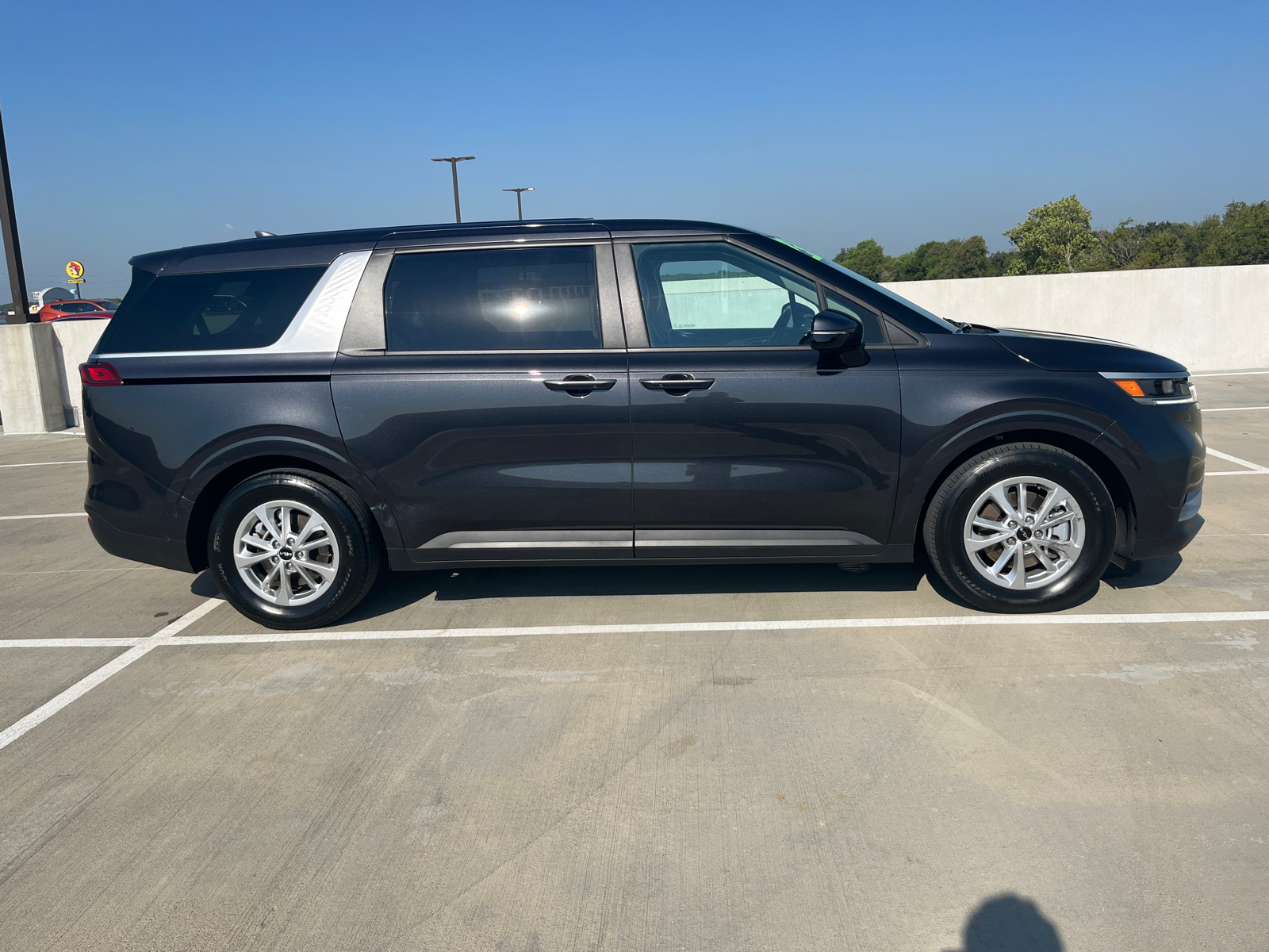 2023 Kia Carnival LX 15