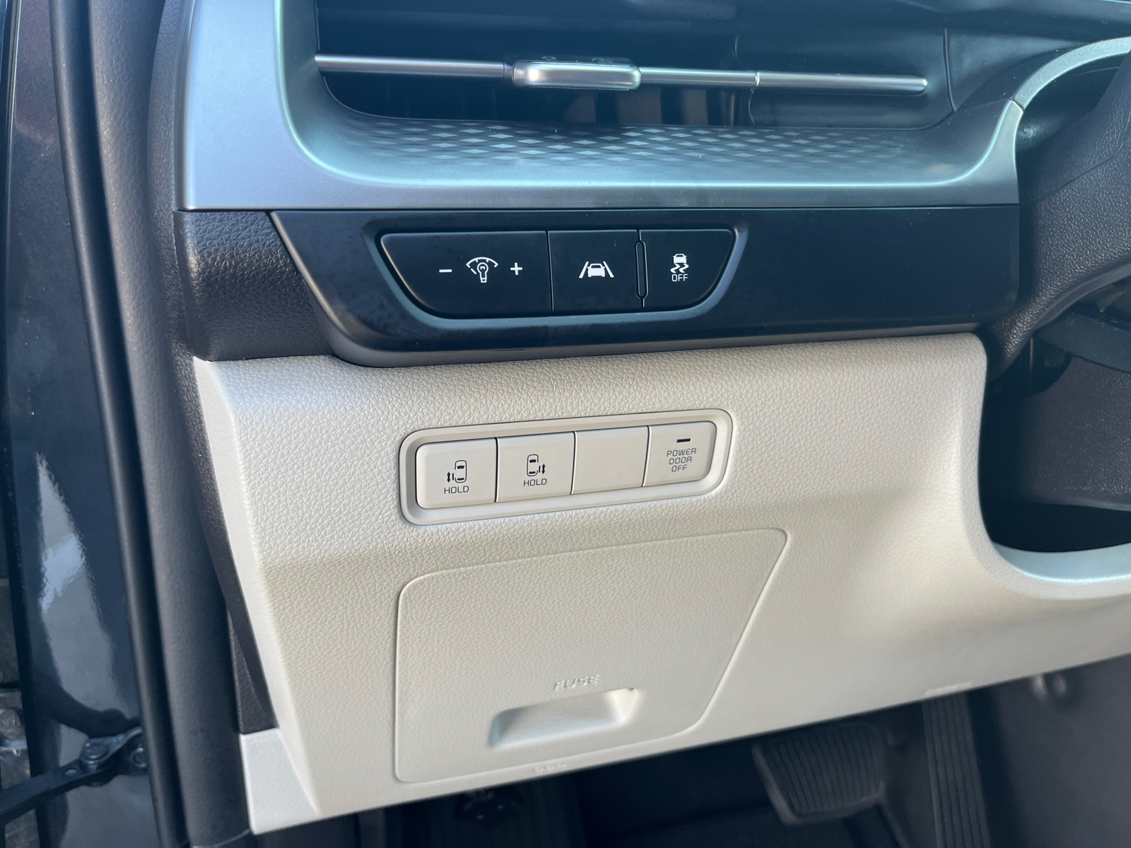 2023 Kia Carnival LX 22