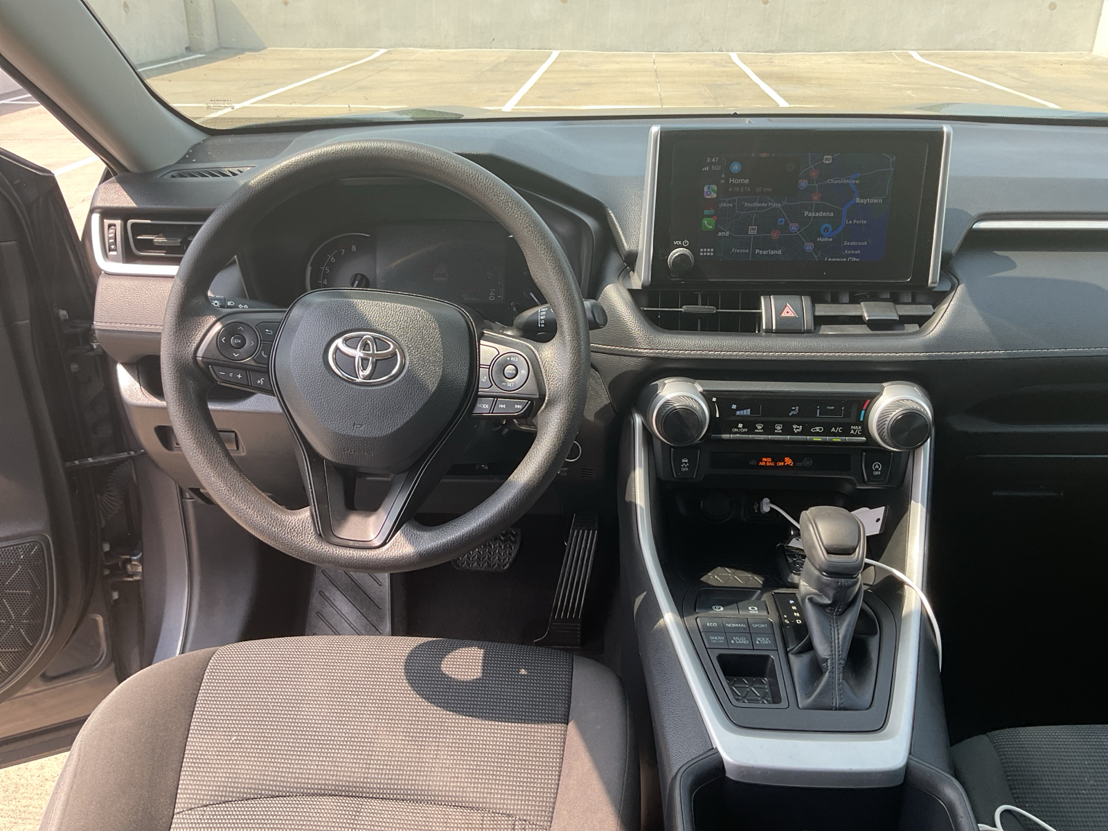 2023 Toyota RAV4 LE 23