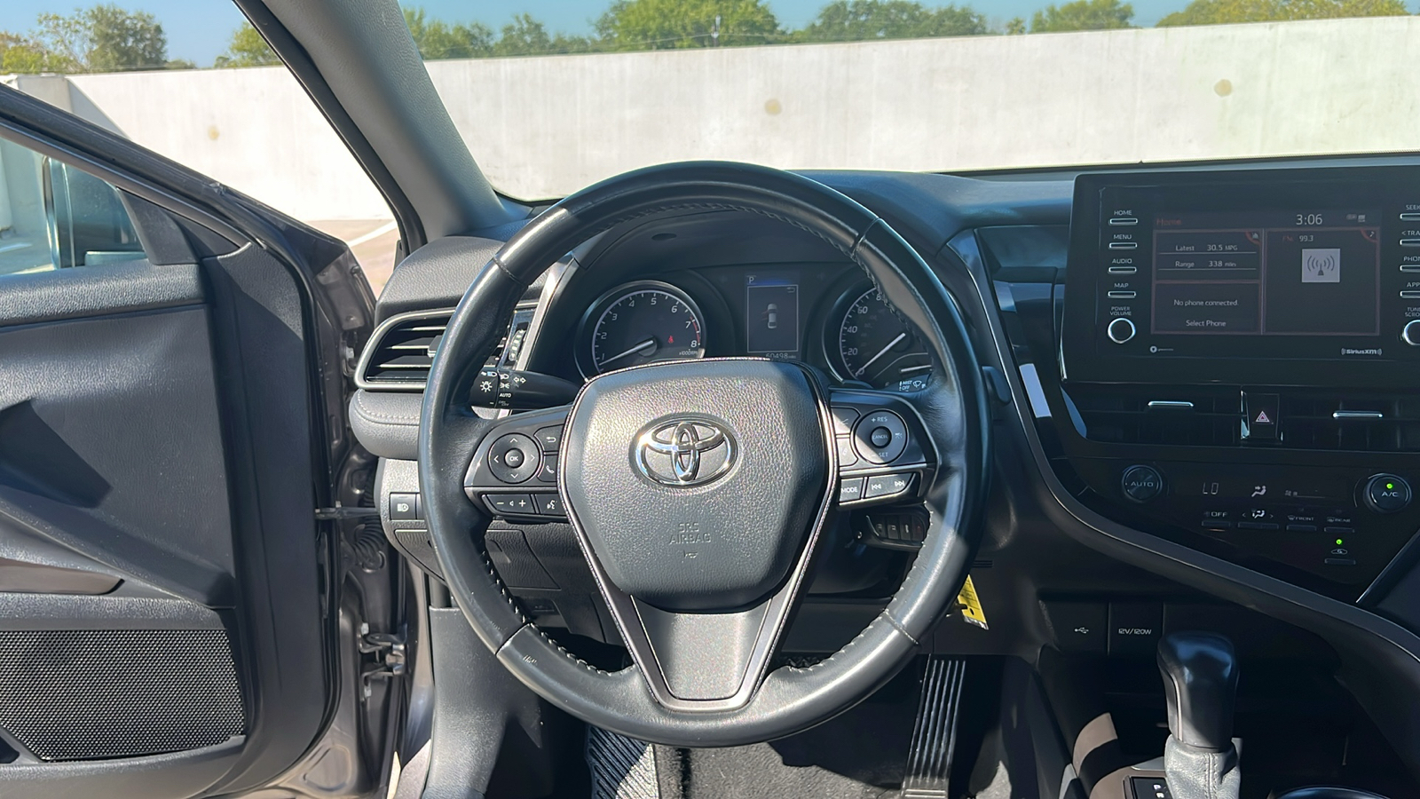 2021 Toyota Camry SE 24