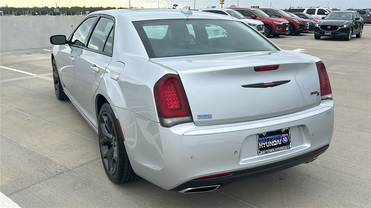 2023 Chrysler 300 300S 9