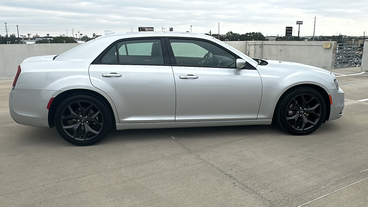 2023 Chrysler 300 300S 12