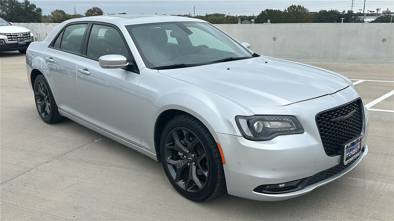 2023 Chrysler 300 300S 13