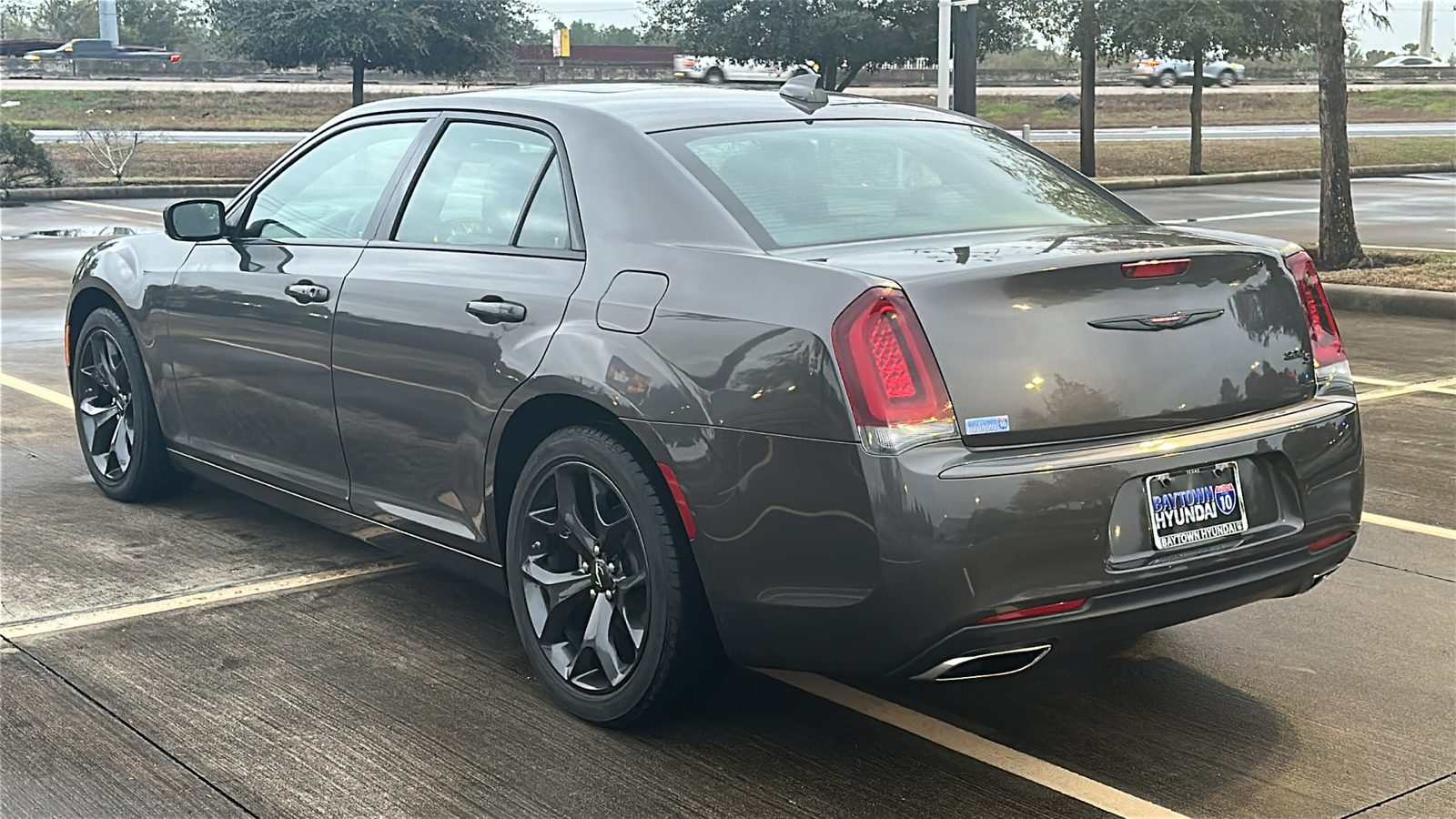 2023 Chrysler 300 300S 10