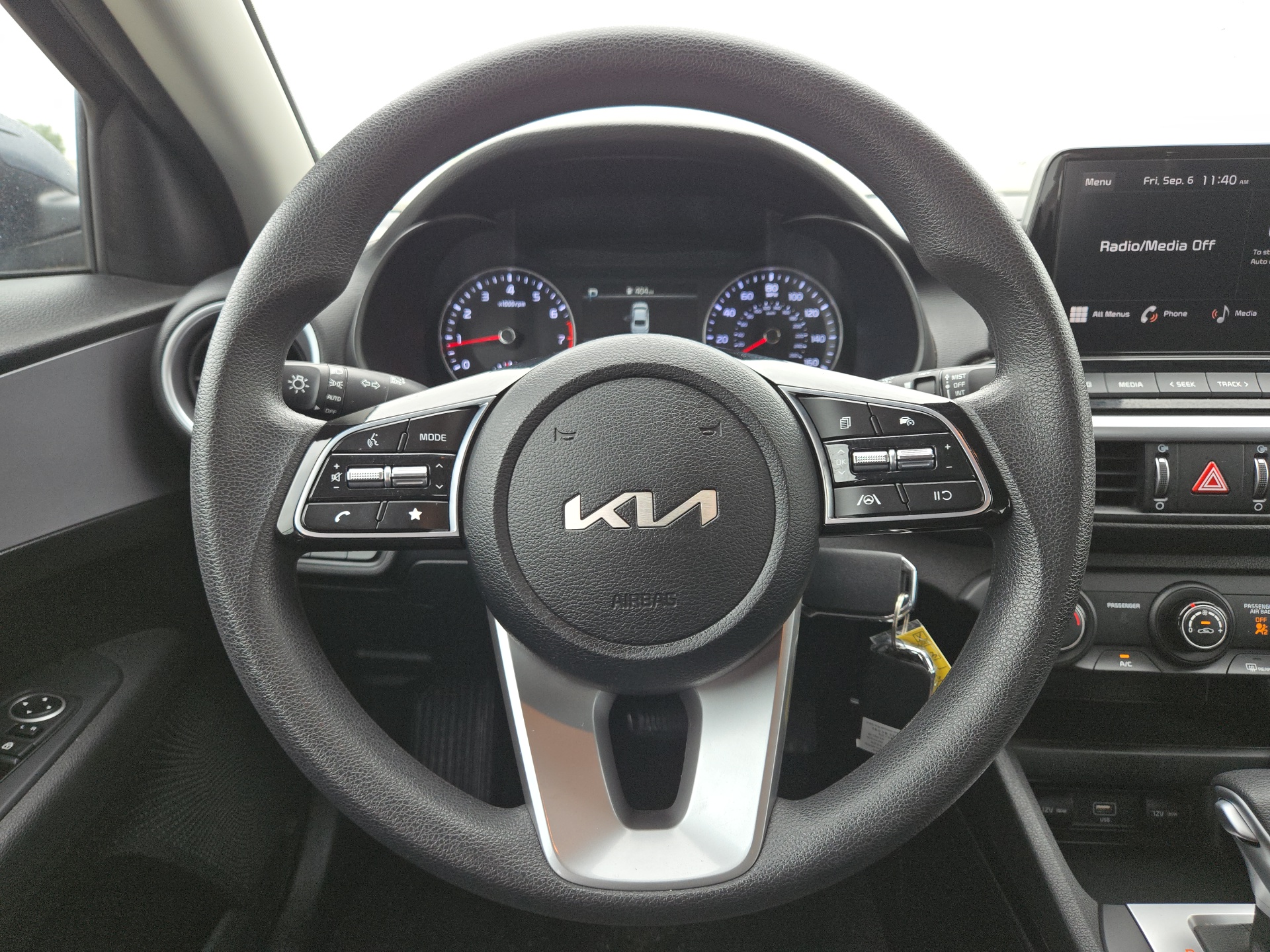 2023 Kia Forte LXS 24