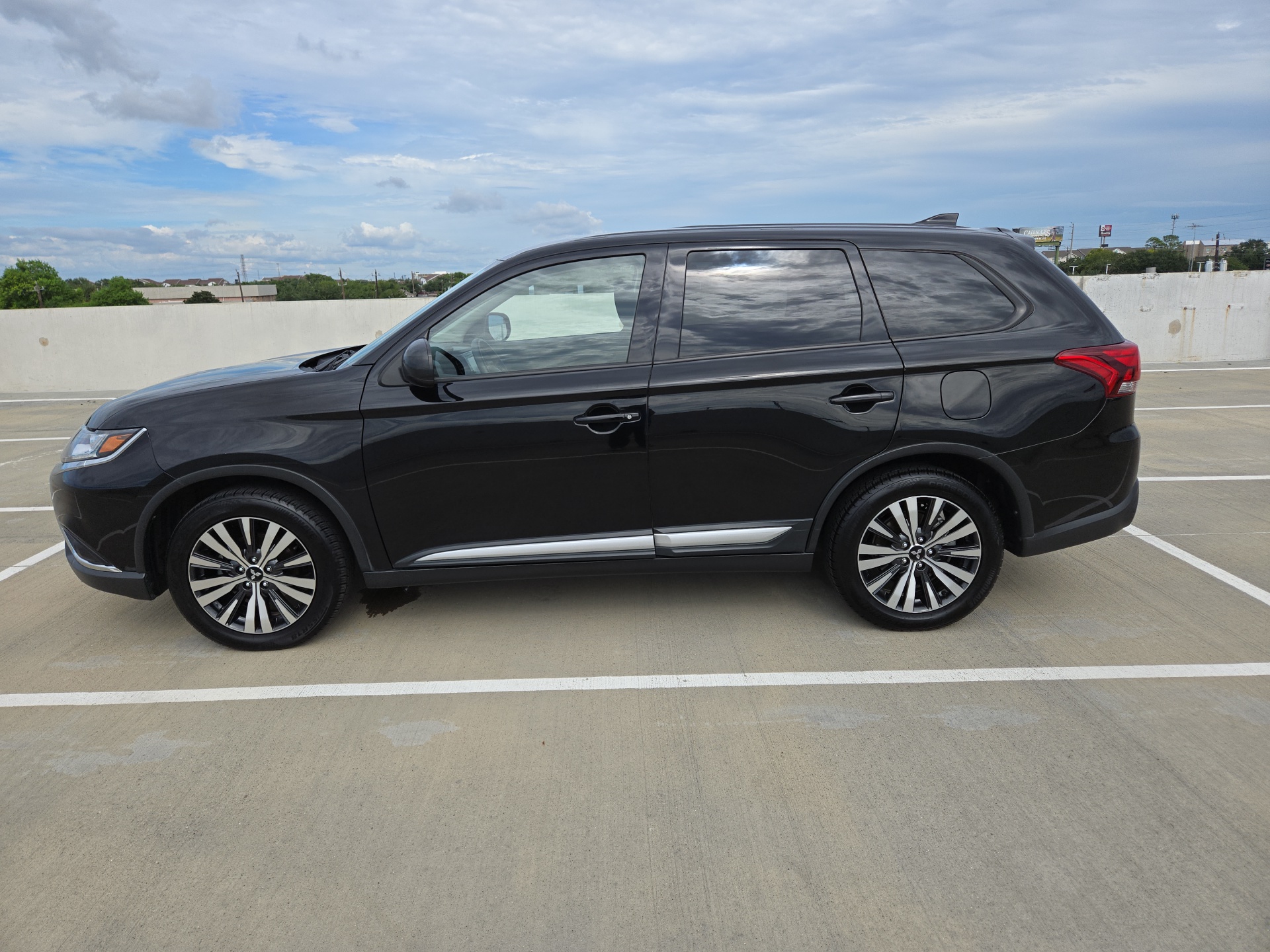 2019 Mitsubishi Outlander ES 9