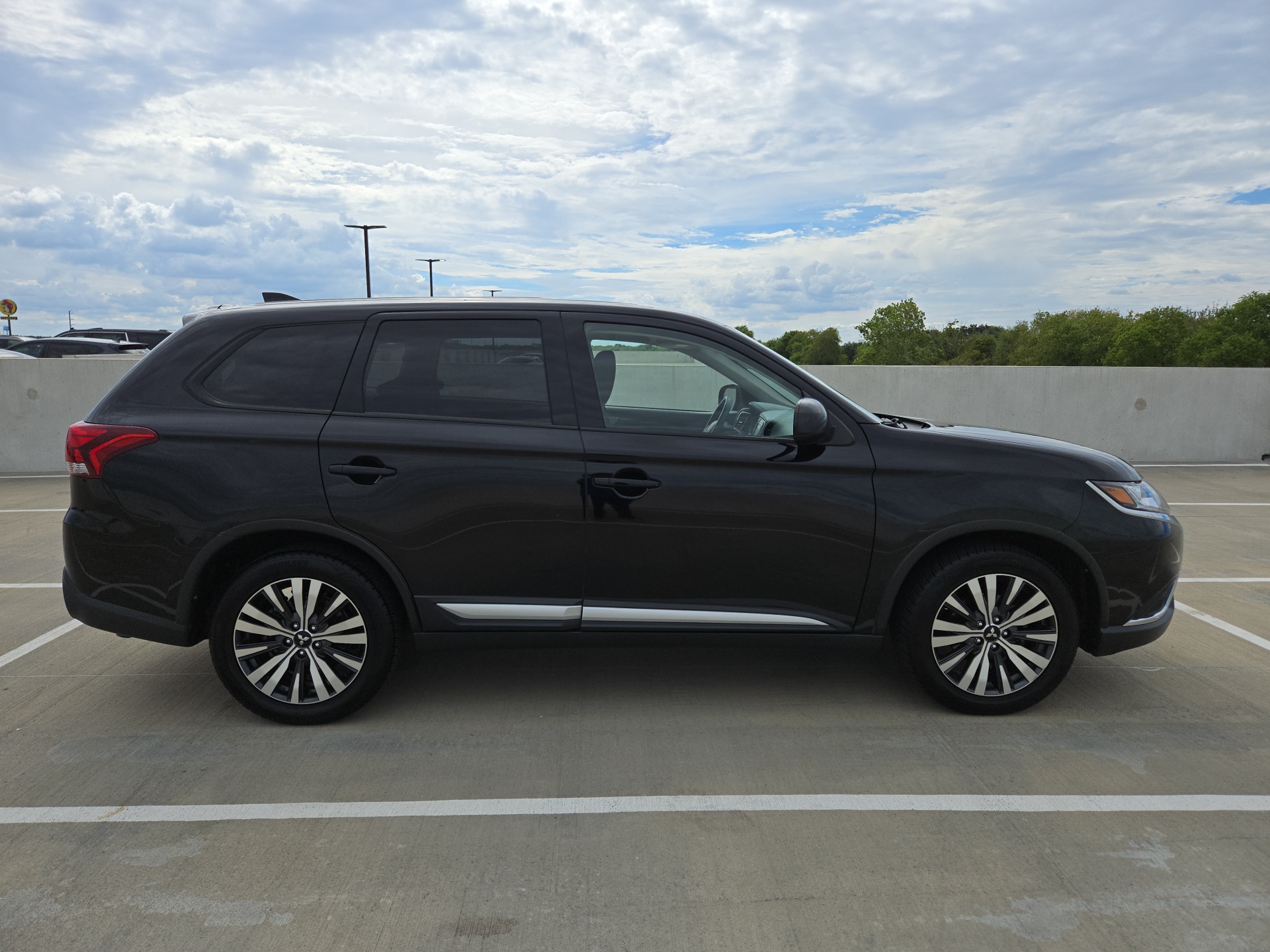 2019 Mitsubishi Outlander ES 13