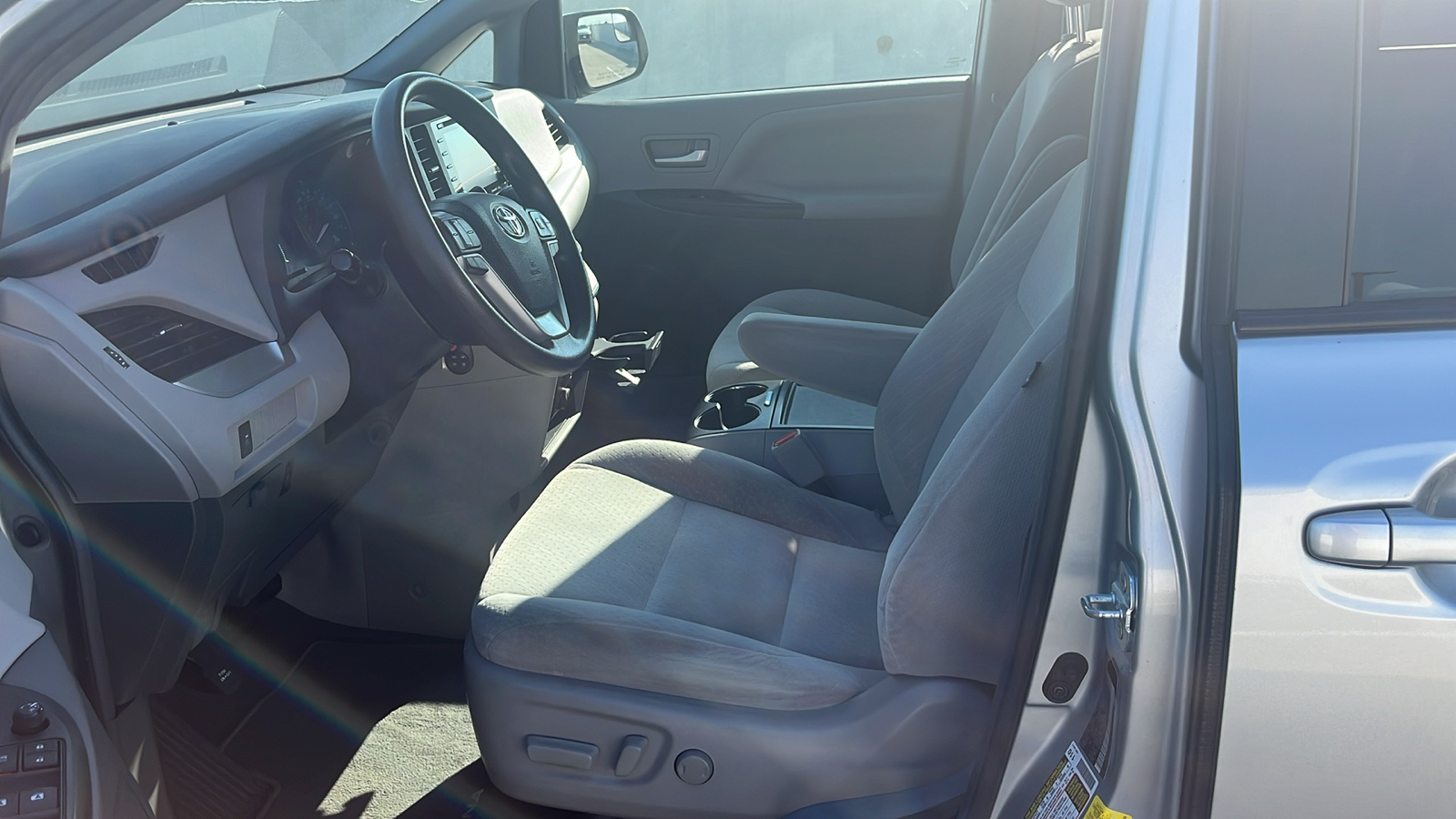 2019 Toyota Sienna L 4