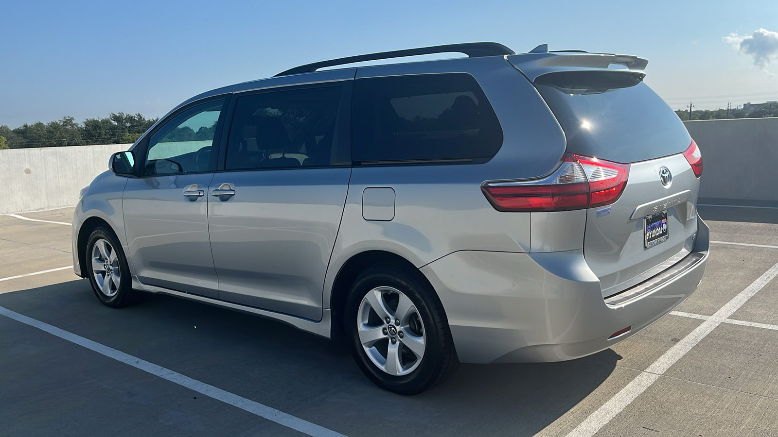 2019 Toyota Sienna L 10