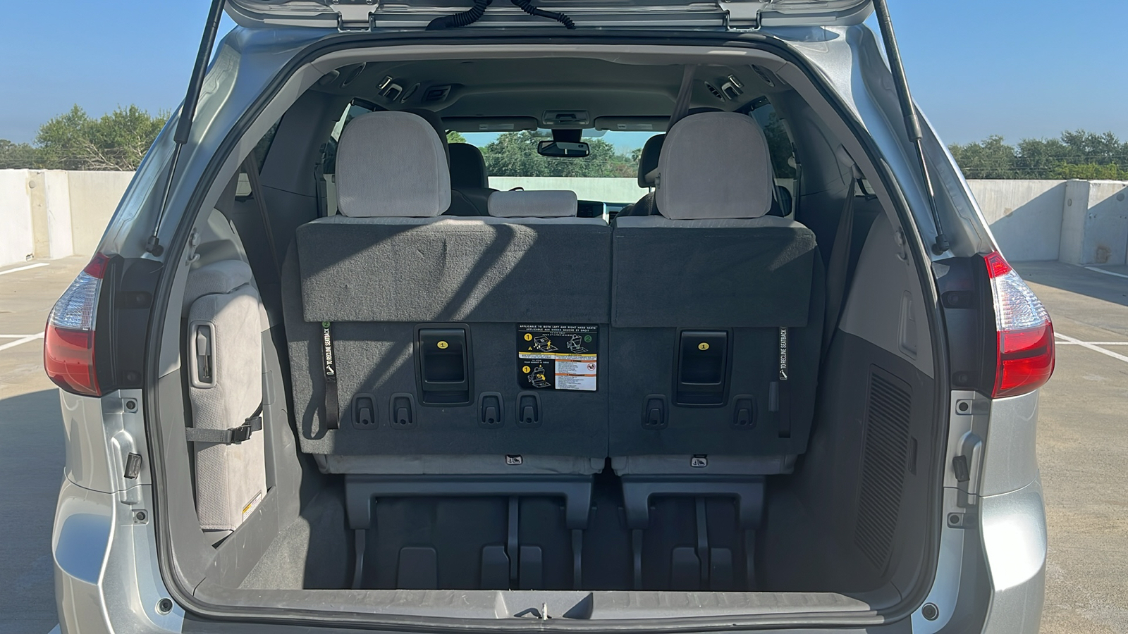 2019 Toyota Sienna L 12