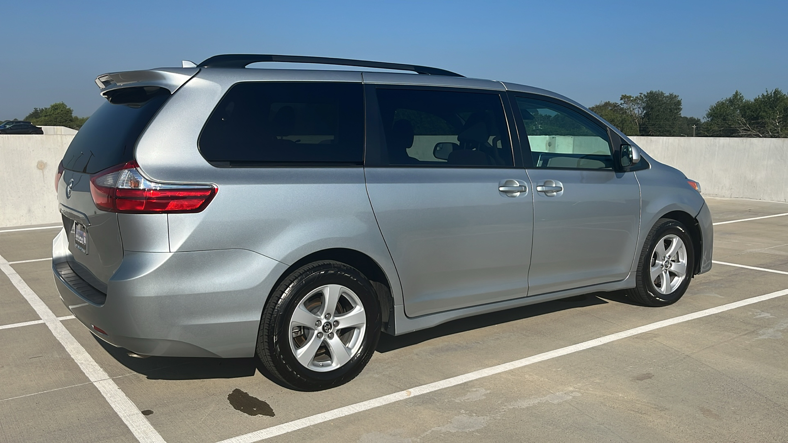 2019 Toyota Sienna L 13