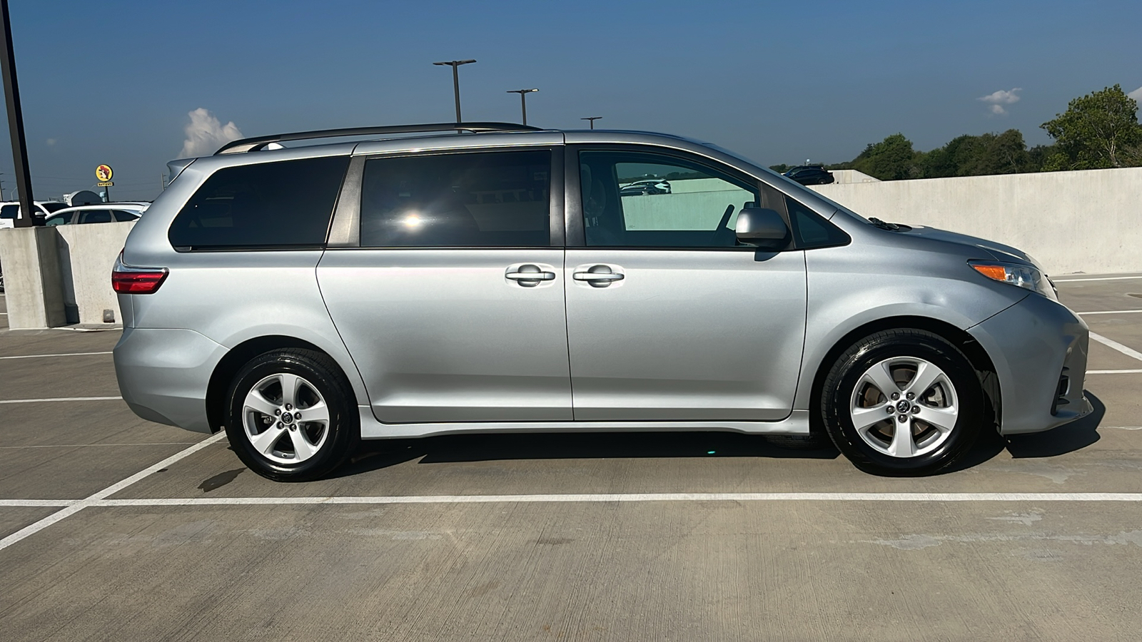 2019 Toyota Sienna L 14