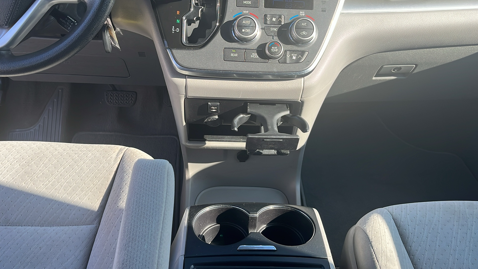 2019 Toyota Sienna L 24