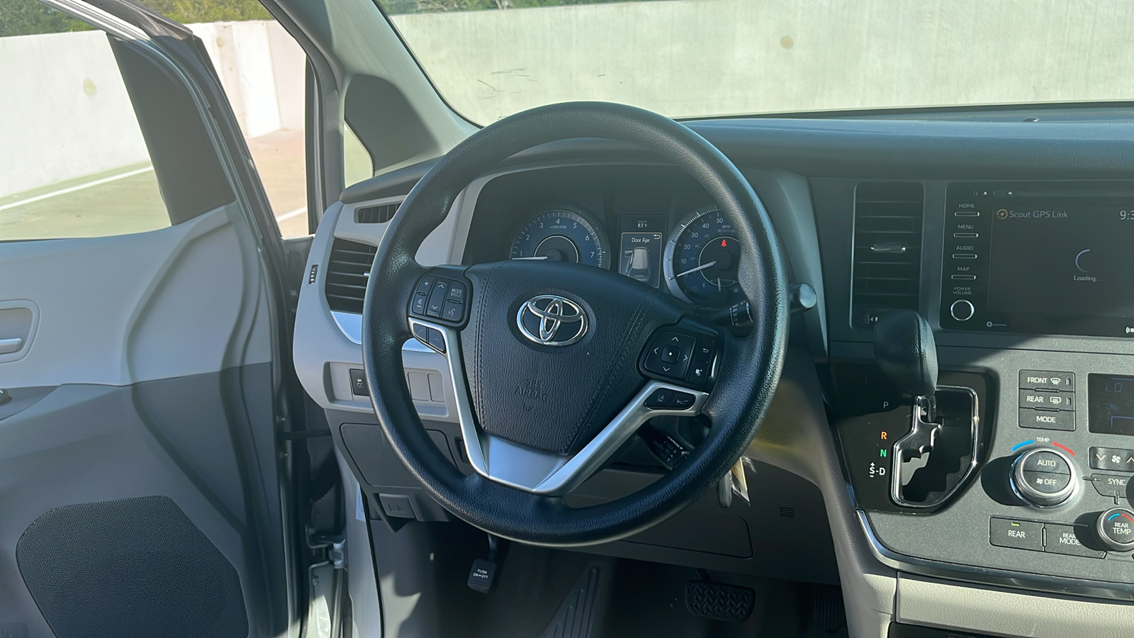 2019 Toyota Sienna L 26