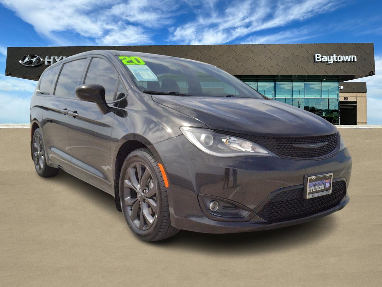 2020 Chrysler Pacifica Touring 1