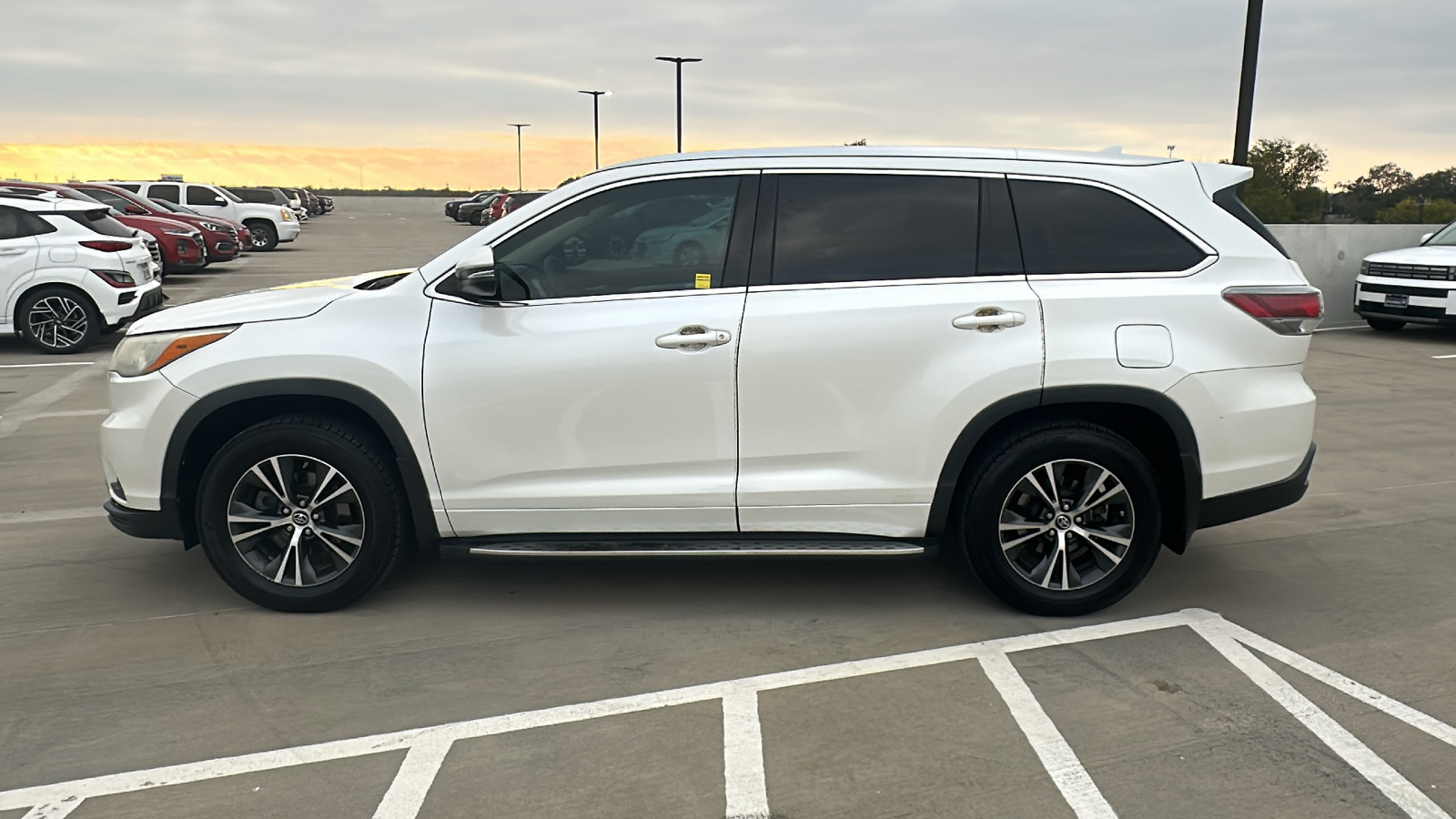 2016 Toyota Highlander XLE 8