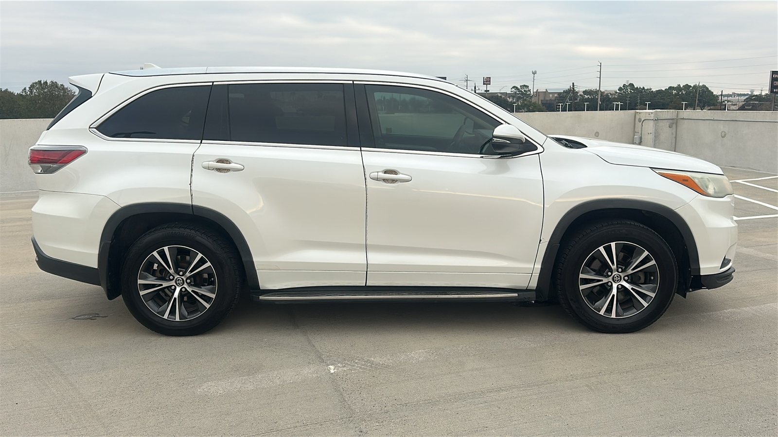 2016 Toyota Highlander XLE 13