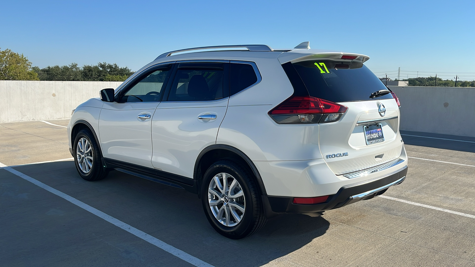 2017 Nissan Rogue SV 9