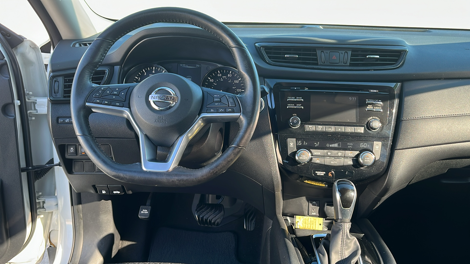 2017 Nissan Rogue SV 23