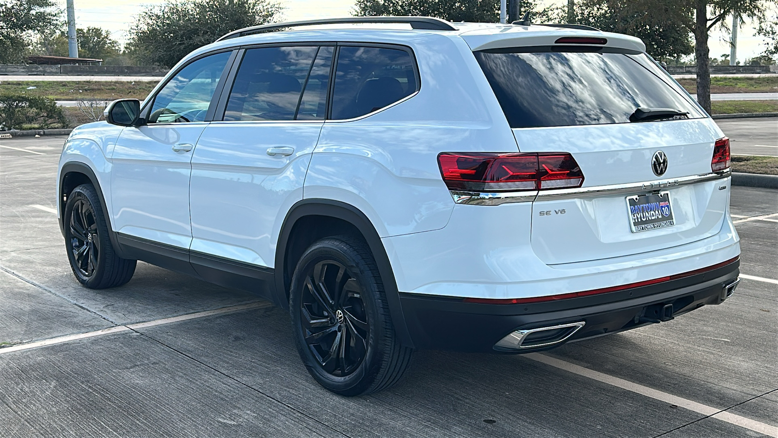 2023 Volkswagen Atlas 3.6L V6 SE with Technology 8