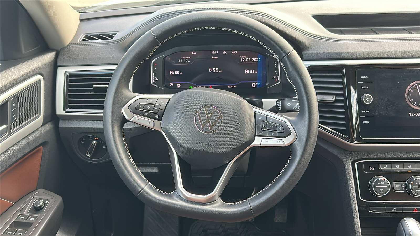 2023 Volkswagen Atlas 3.6L V6 SE with Technology 24