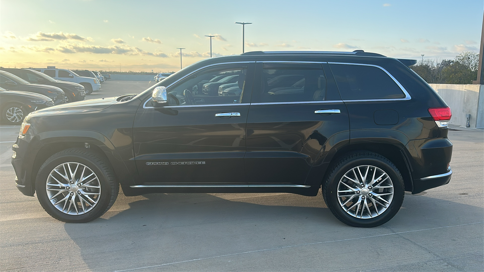 2017 Jeep Grand Cherokee Summit 9