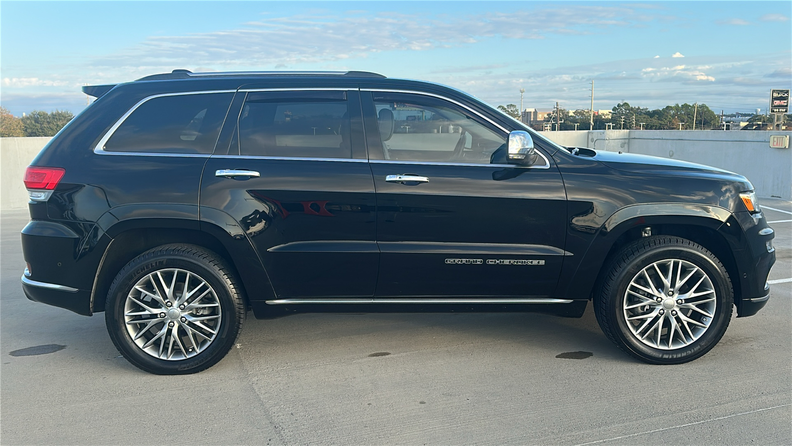 2017 Jeep Grand Cherokee Summit 13