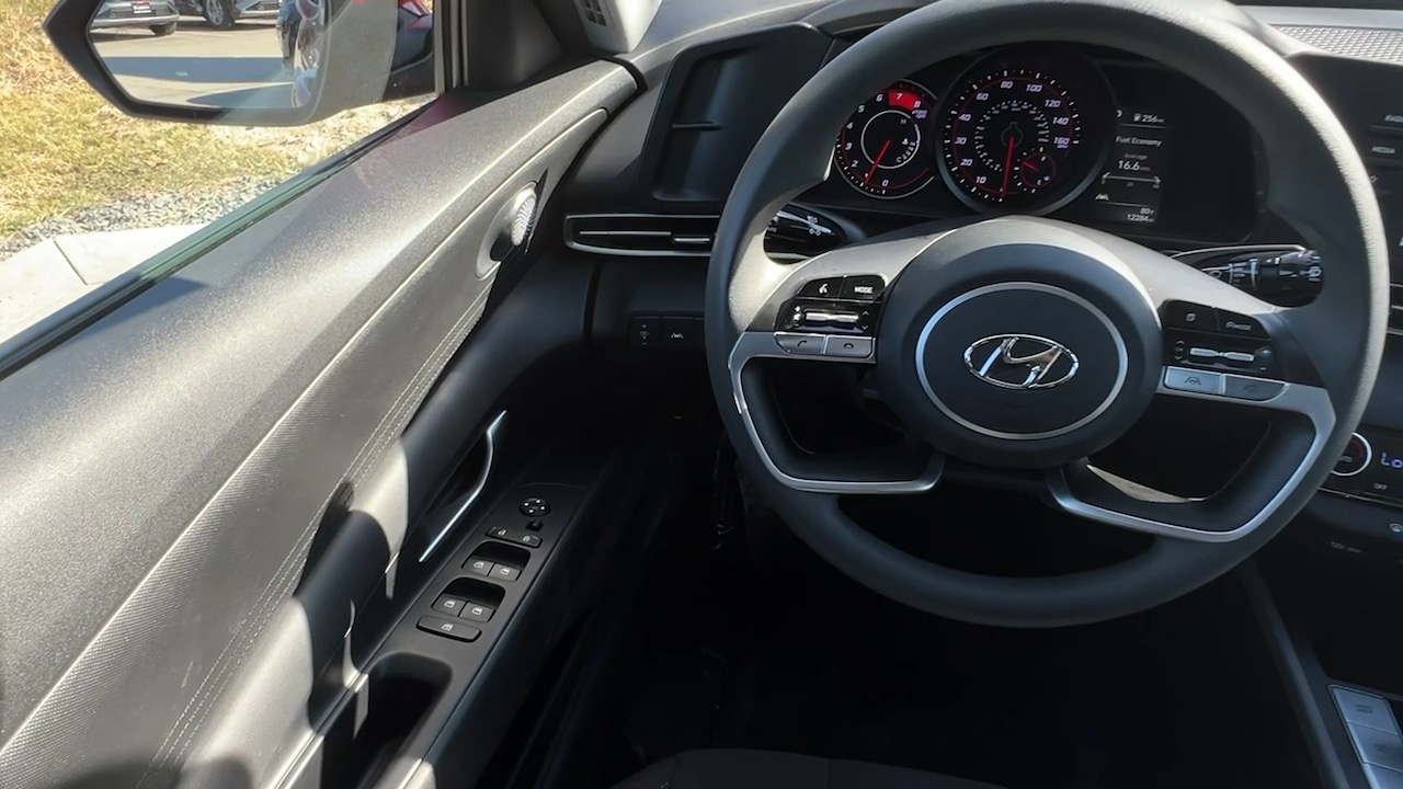 2022 Hyundai Elantra SEL 19