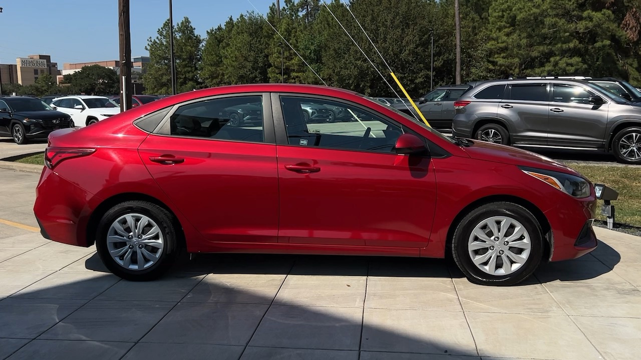 2021 Hyundai Accent SE 16