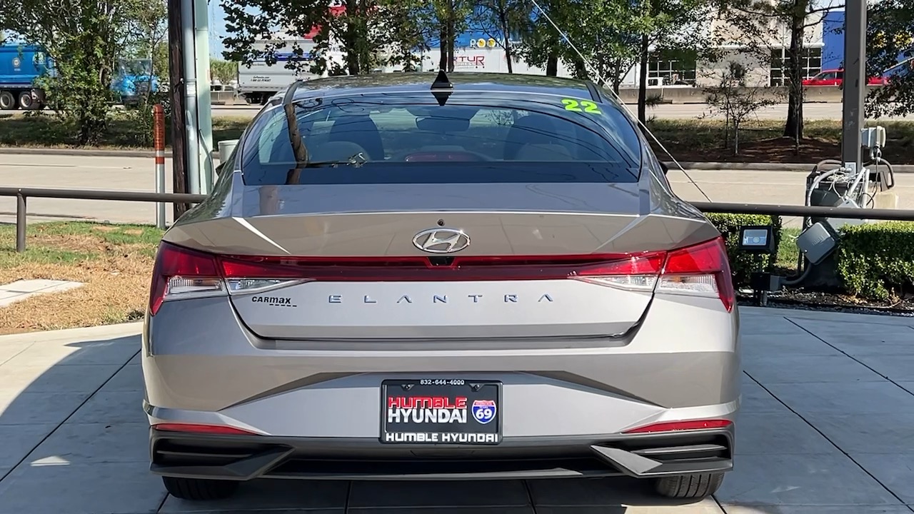 2022 Hyundai Elantra SEL 16