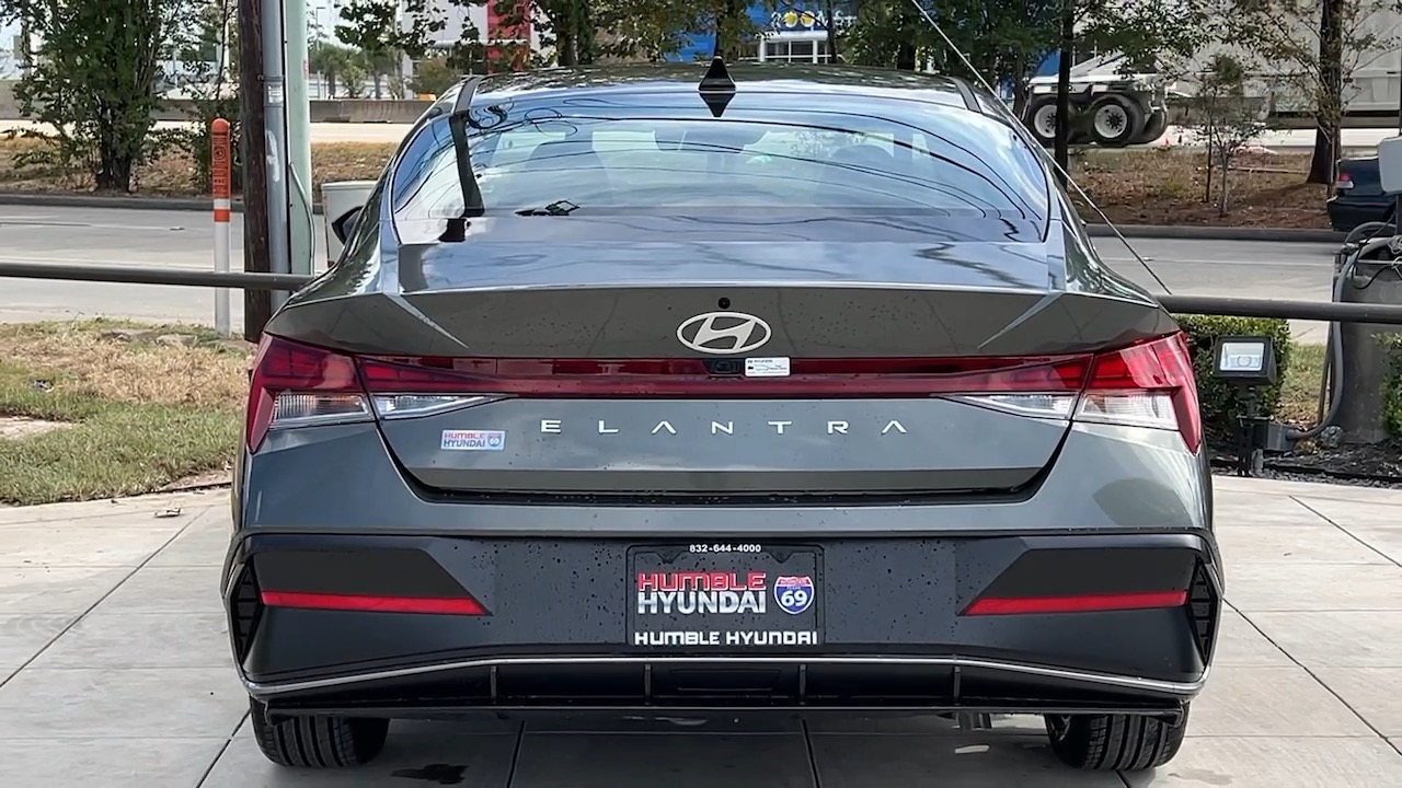 2025 Hyundai Elantra SEL Convenience 18