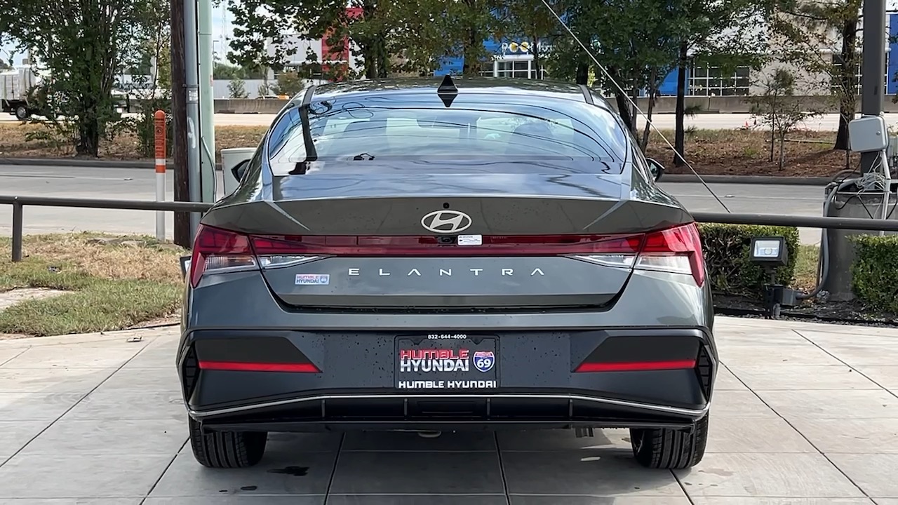 2025 Hyundai Elantra SEL Convenience 19