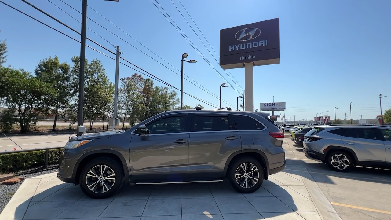 2019 Toyota Highlander LE 2