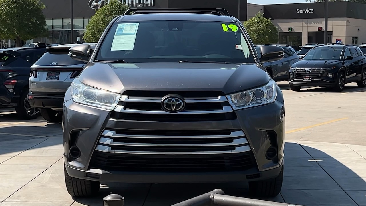 2019 Toyota Highlander LE 10