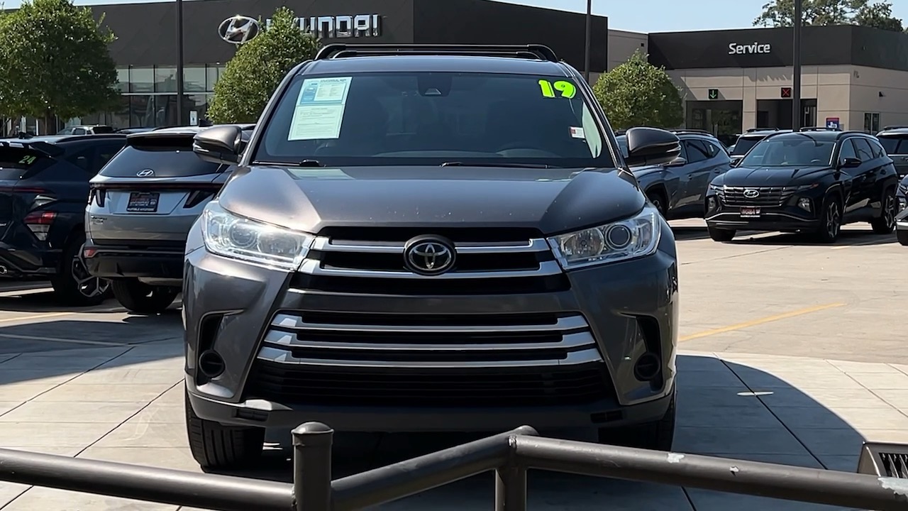 2019 Toyota Highlander LE 11