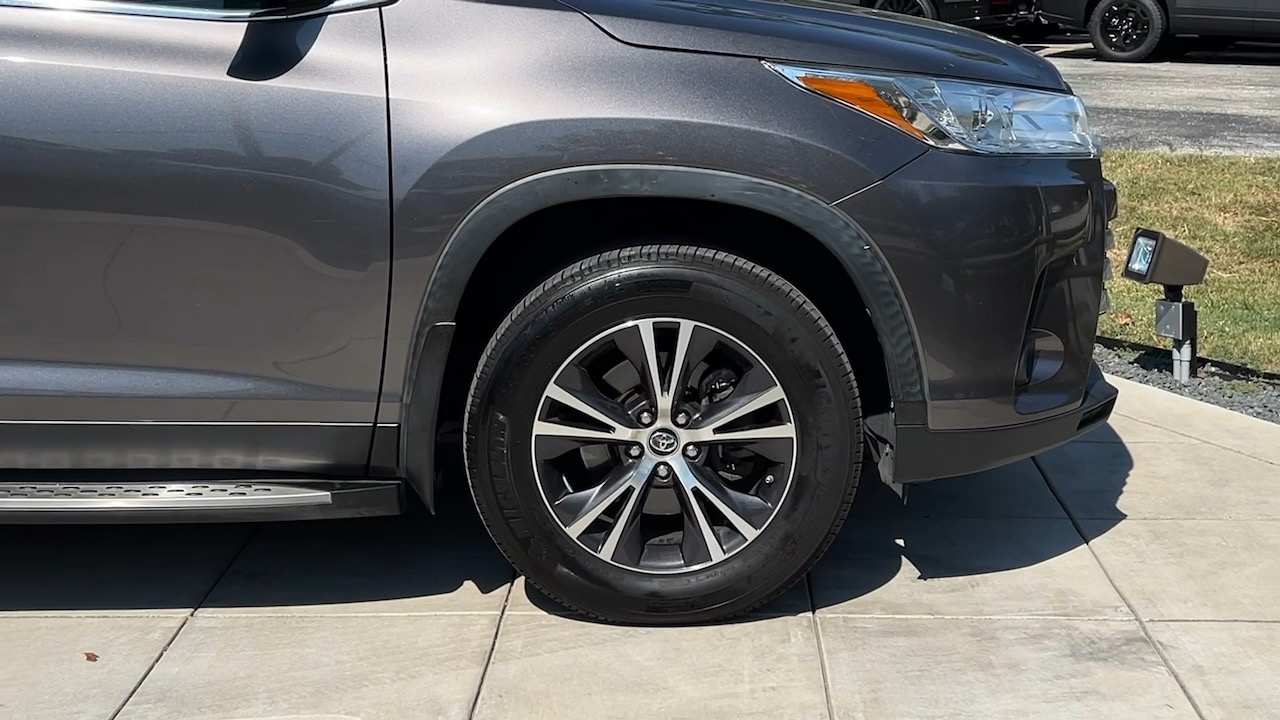 2019 Toyota Highlander LE 13