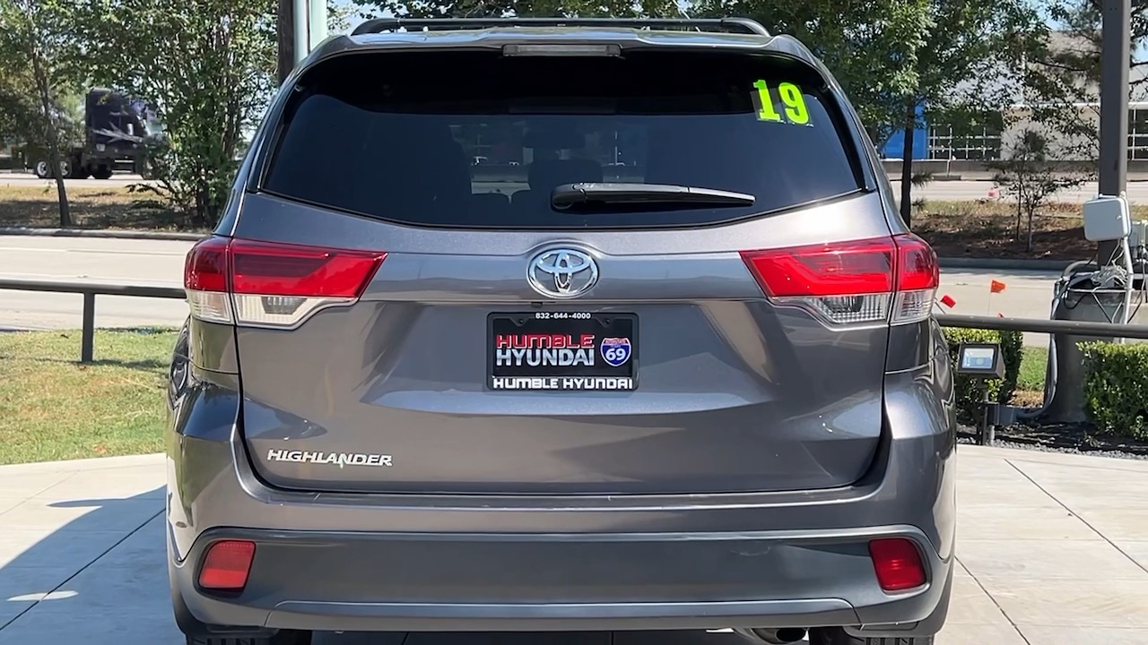 2019 Toyota Highlander LE 18