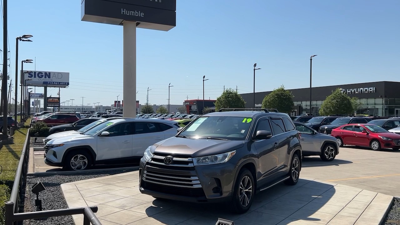 2019 Toyota Highlander LE 38