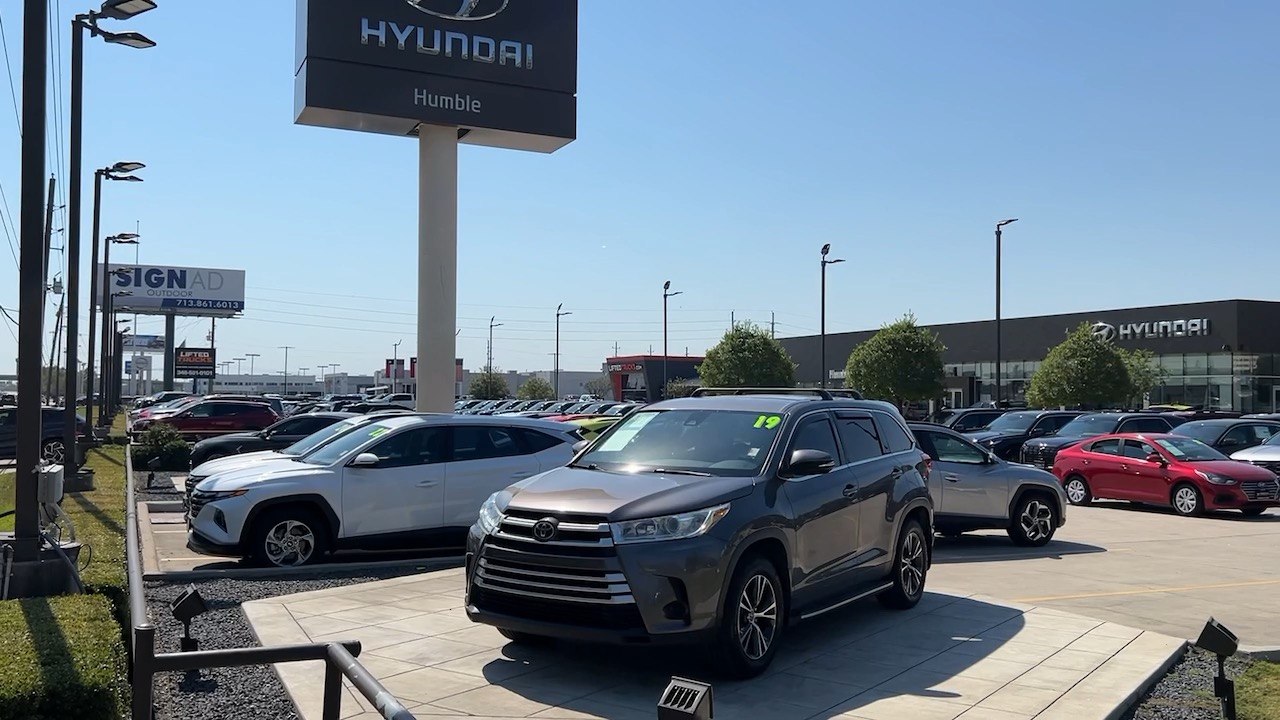 2019 Toyota Highlander LE 39