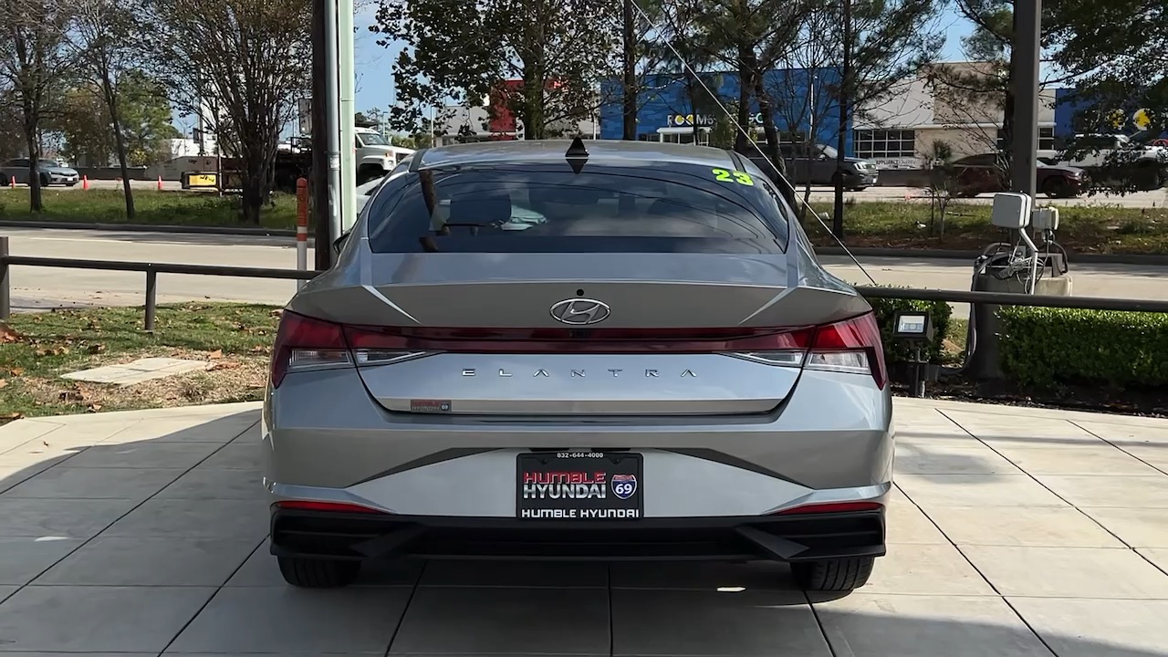 2023 Hyundai Elantra SEL 18