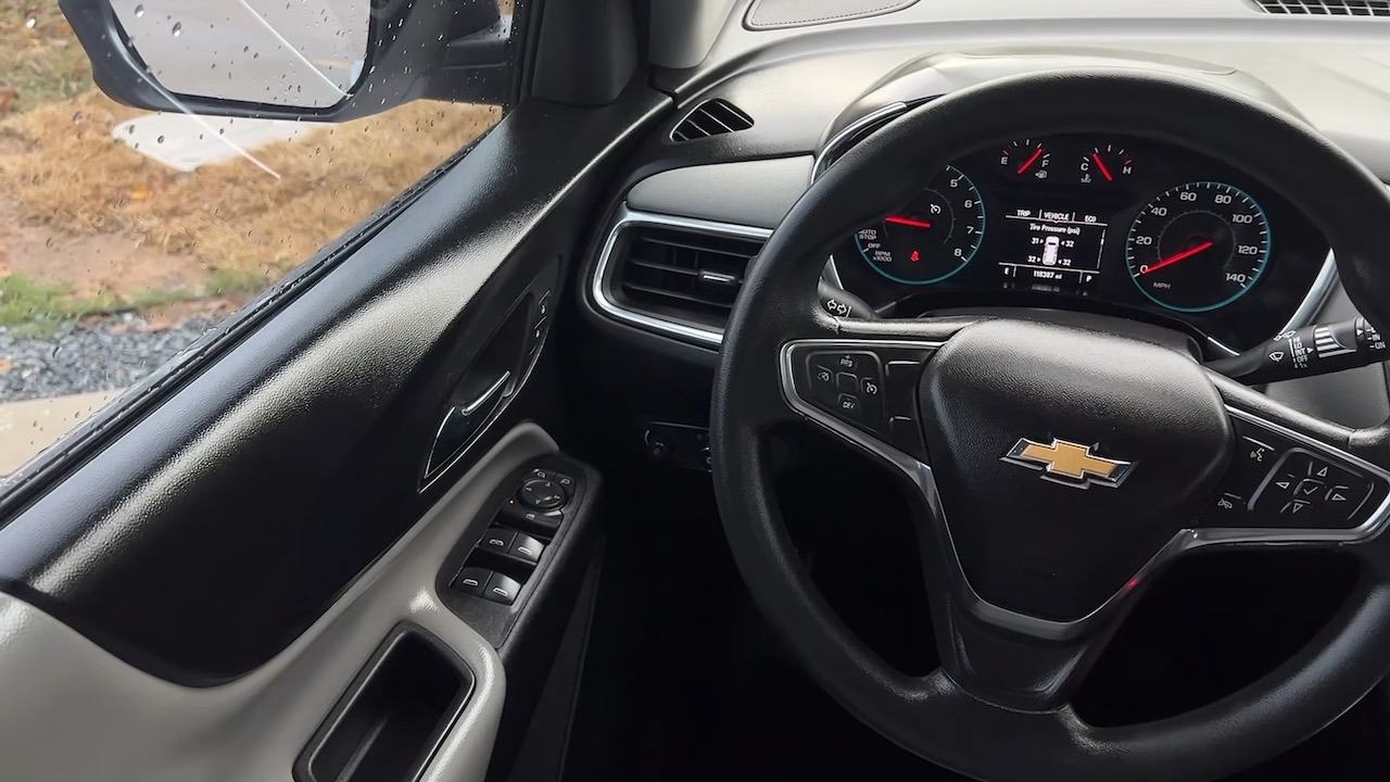 2018 Chevrolet Equinox LS 17