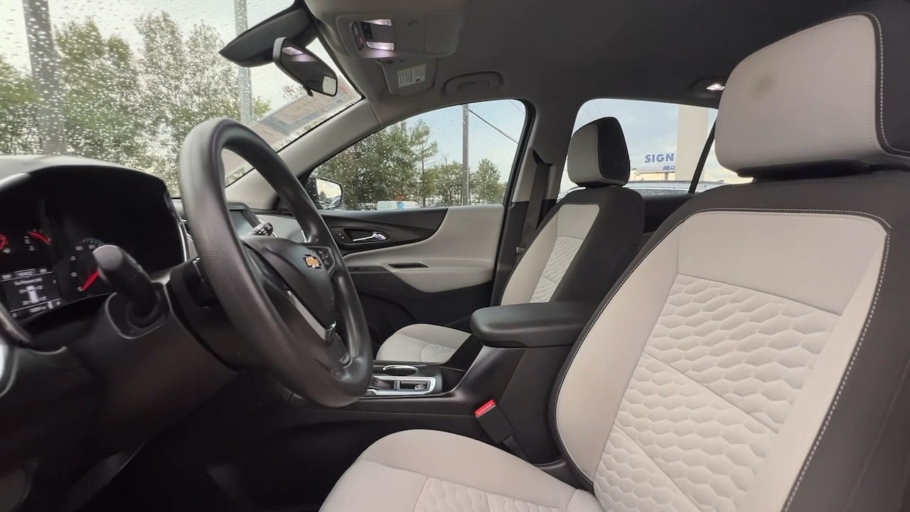 2018 Chevrolet Equinox LS 32