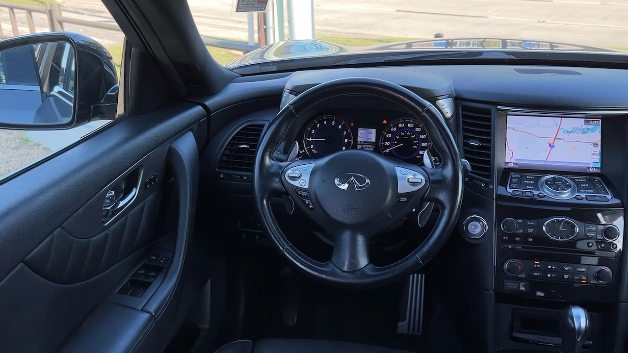 2017 INFINITI QX70 Base 18