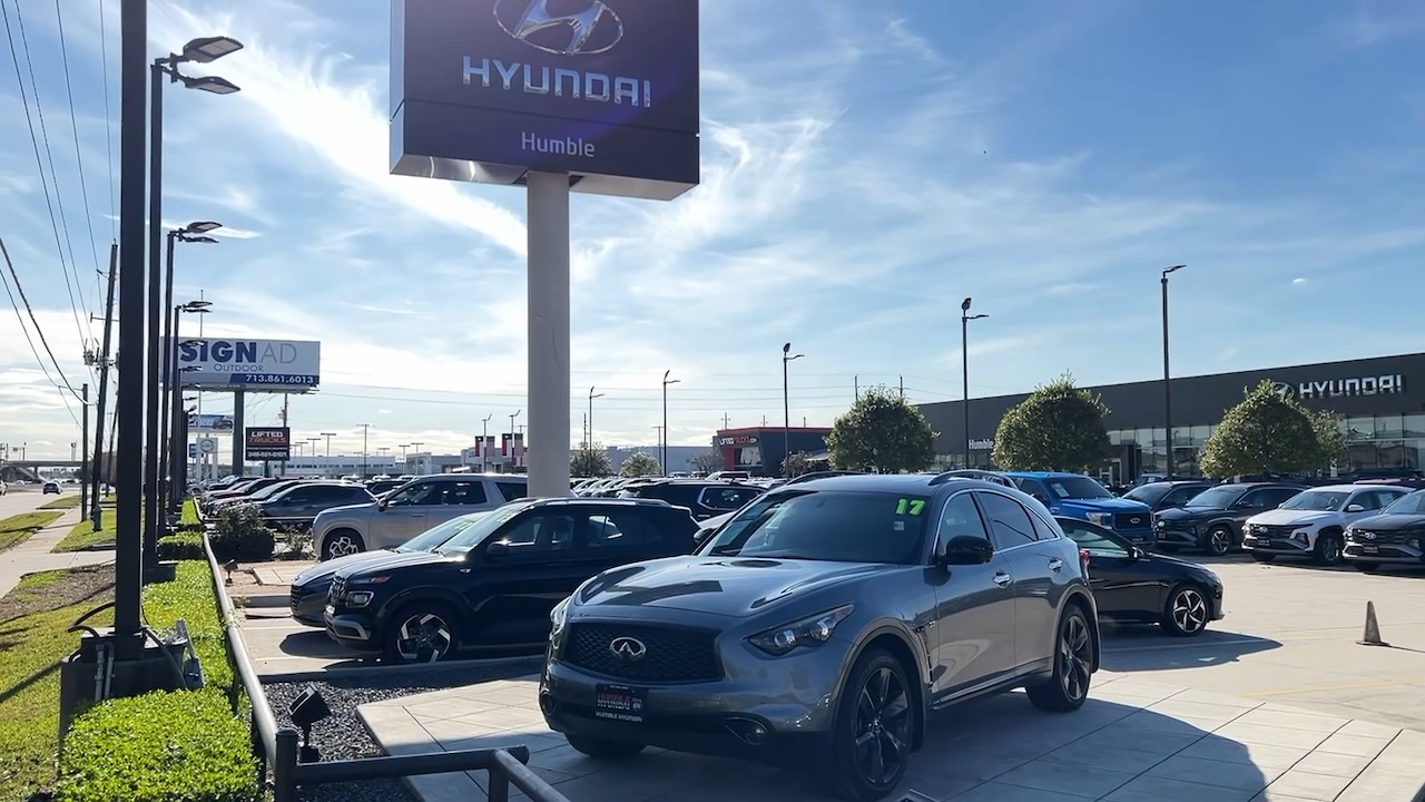 2017 INFINITI QX70 Base 38