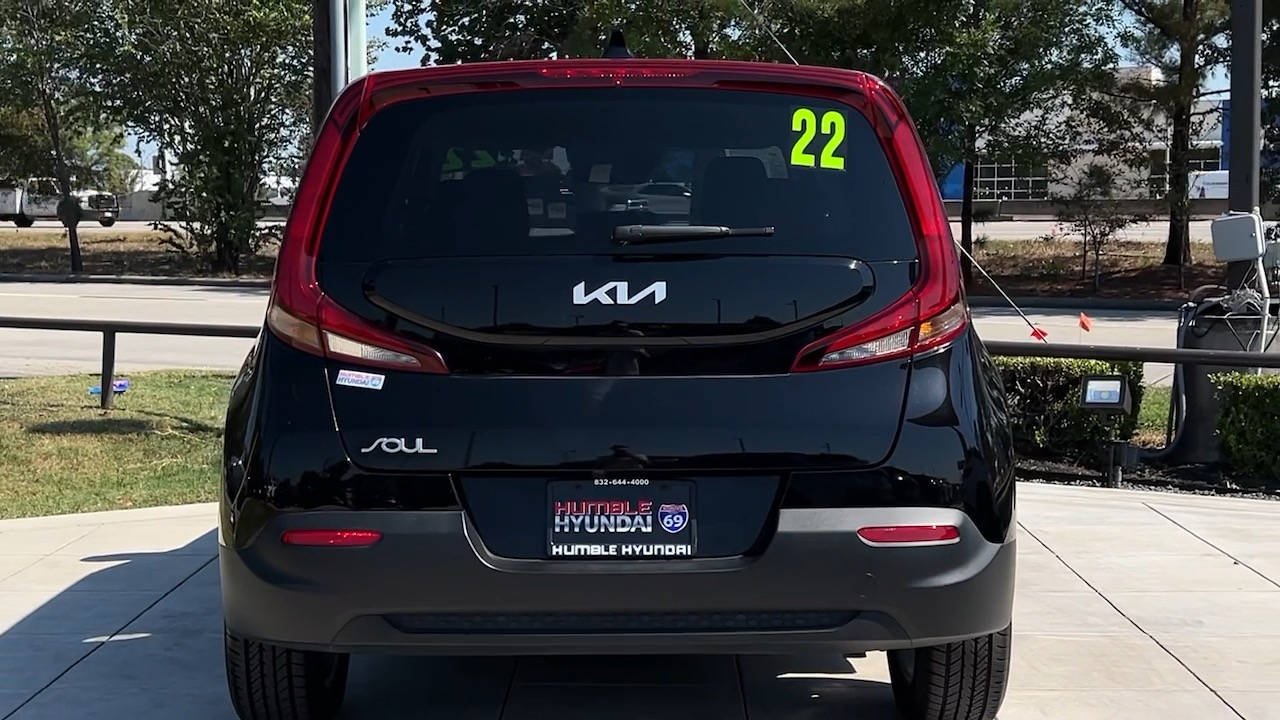 2022 Kia Soul LX 16